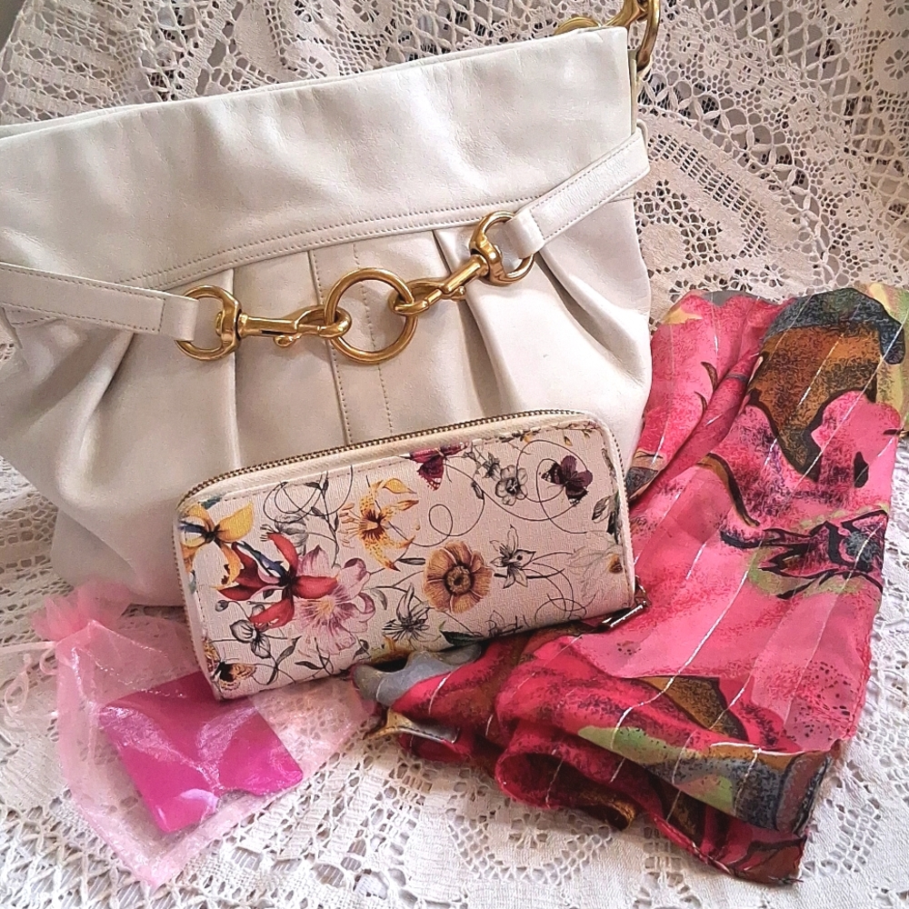 - - Coach shoulder bag, Unbranded wallet, Scarf & RFID sleeve Bund…